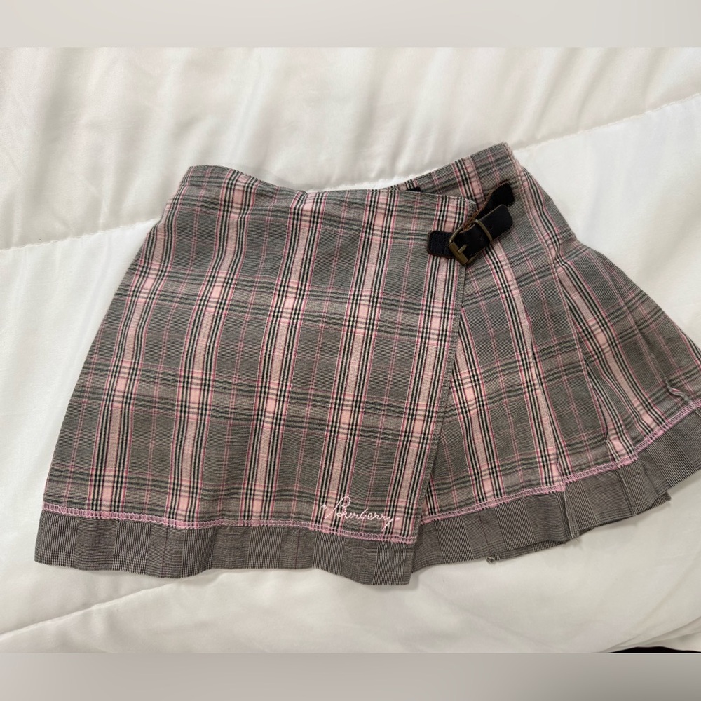 Barely worn Burberry skirt. Size 3t